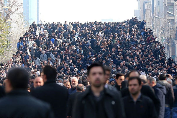 crowd-in-funeral