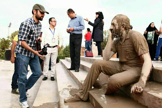 مجسمه زنده در برج میلاد
