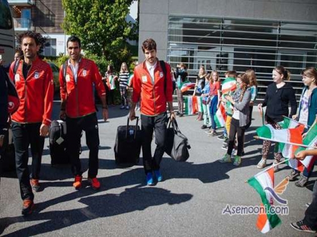 استقبال گرم مردم اتریش از کاروان تیم‌ ملی فوتبال ایران