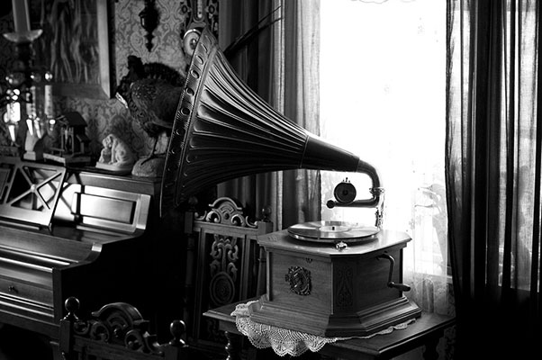 گرامافون ، دستگاه پخش موسیقی قدیمی