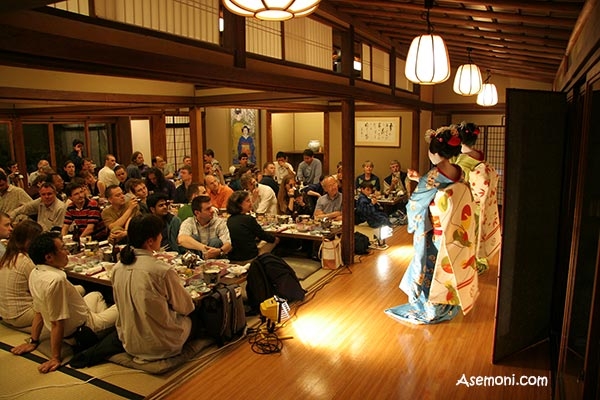 آداب و رسوم مهمانی رفتن و مهمانی گرفتن در دنیا