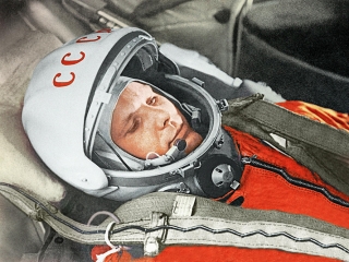 12 آوریل؛ روز جهانی فضانوردی  (نخستین پرواز انسان به فضا: 1961 م)