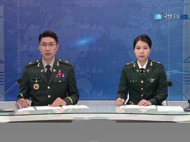 مجریان اخبار تلویزیون کره شمالی با یونیفرم نظامی خبر خواندند