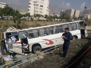واژگونی اتوبوس حامل دانش آموزان در بزرگراه یادگار امام(ره)