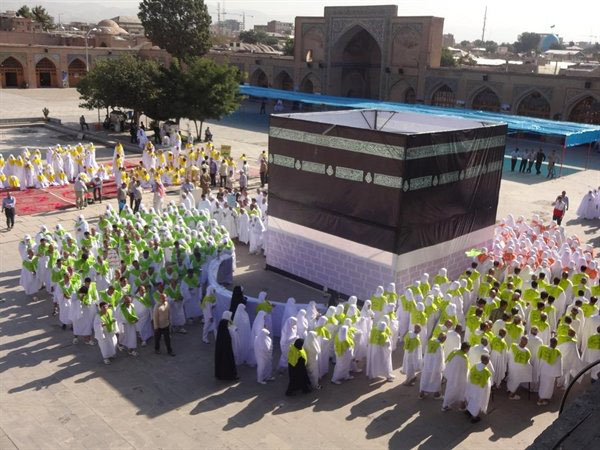ساخت کعبه در قزوین و انصراف از حج دروغ است