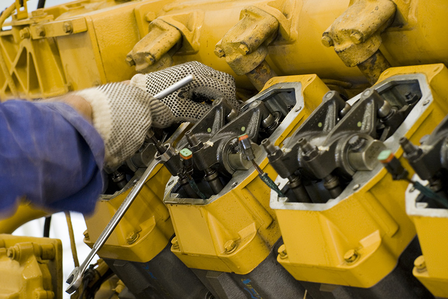 تعمیرات انواع موتورهای دیزل ژنراتور و ماشین آلات راهسازی و دریایی