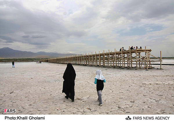خشک‌ شدن بیش از 96 درصد دریاچه ارومیه/ بودجه احیای دریاچه هزینه تبلیغات انتخاباتی شد