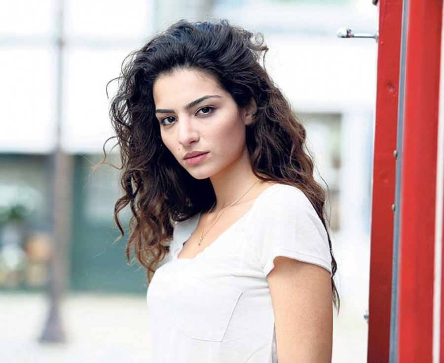 آسو ، بازیگر سریال اکیا ، ملیسا آسلی پاموک