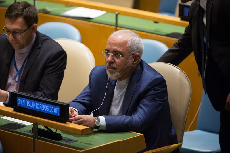 ظریف: تهران هیچ توافق بین المللی را نقض نکرده است/ برای دفاع از جمعیت 80 میلیونی خود نیازمند موشک هستیم