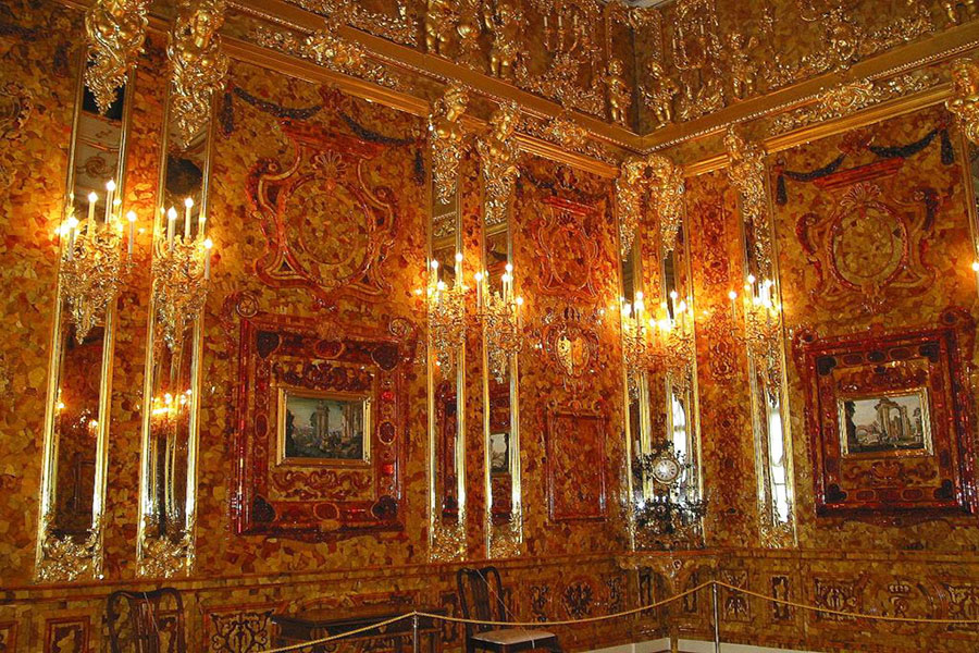 اتاق کهربا در کاخ پوشکین -تزارسکوی سلو در سنت پیترزبورگ
