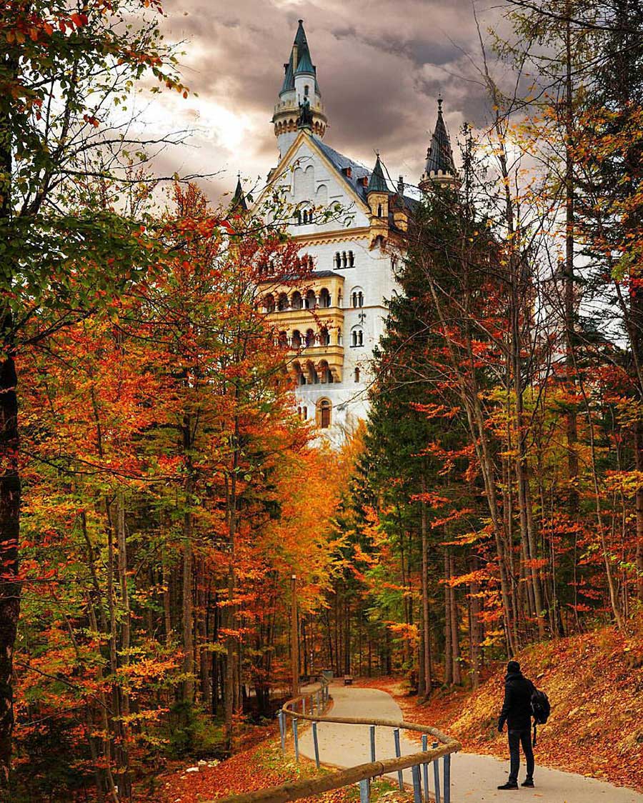 پاییز قلعه نئوشوان اشتاین در آلمان