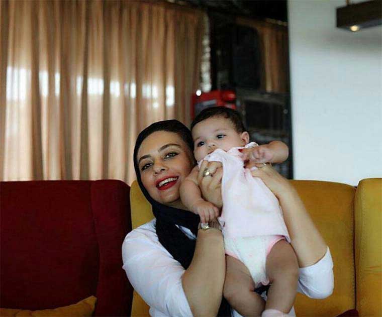تیپ متفاوت یکتا ناصر به همراه دخترش