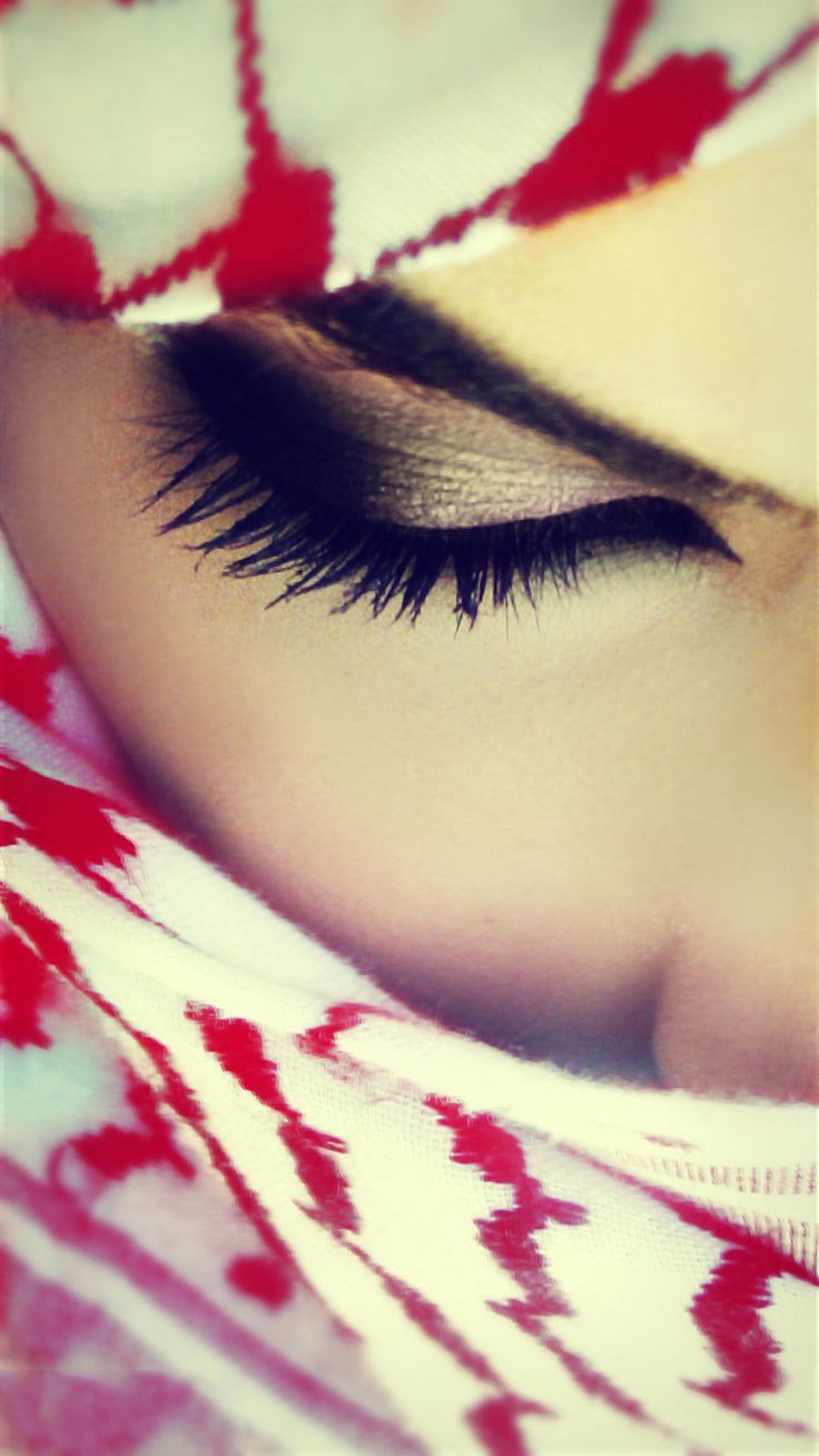 احکام شرعی آرایش زنان ، لاک و ناخن و مژه و آرایش