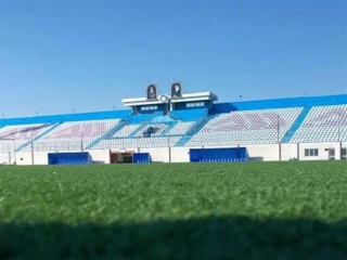 یک نفر روی خط دروازه پودر سفید ریخت ; ادرار برای باطل کردن طلسم خونه به خونه