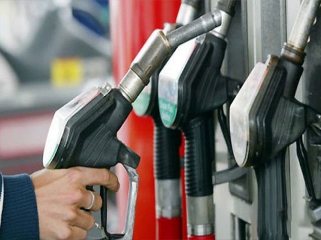 مجلس با افزایش پلکانی قیمت بنزین در سال 97 مخالفت کرد