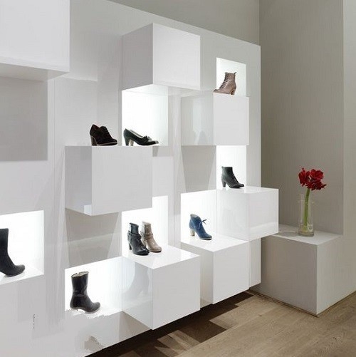 دکوراسیون مغازه کفش فروشی