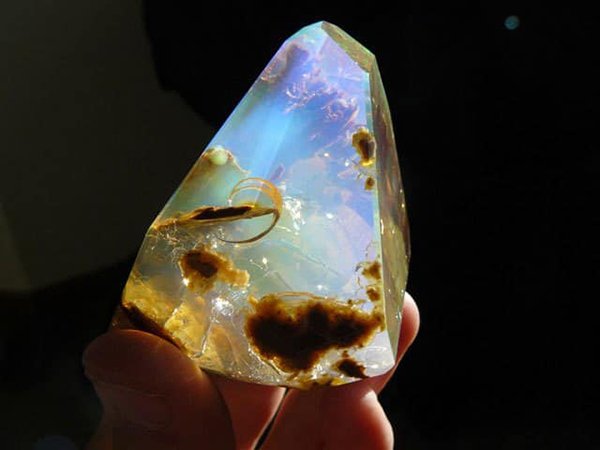 picture-of-the-ocean-inside-opal-stone