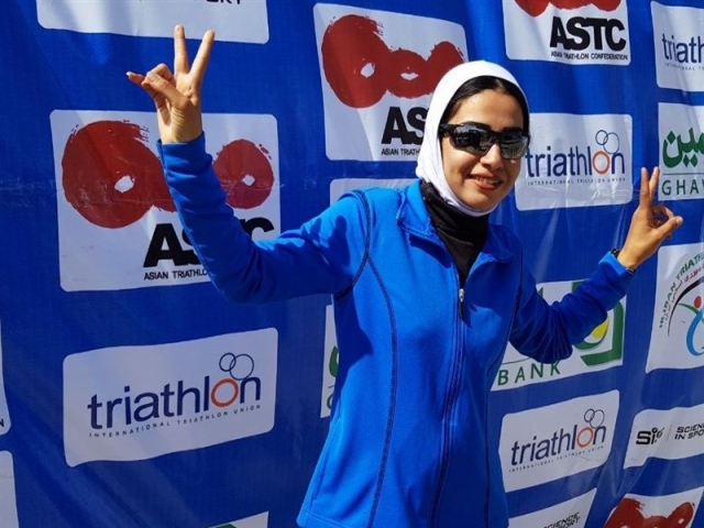 بانوی قهرمان سه‌گانه کشور: ثابت کردیم با حجاب اسلامی هم می‌توان مسابقه داد و قهرمان شد