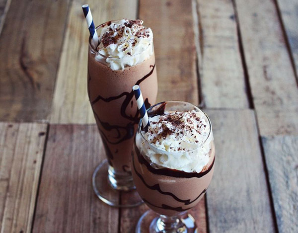 میلک شیک شکلاتی-chocolate milkshake