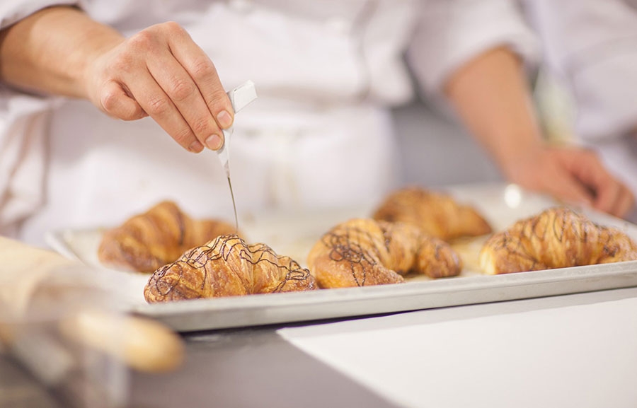 استخدام قناد