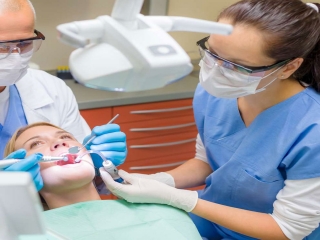 استخدام دستیار دندانپزشک