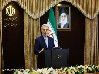 آمریکا شایستگی نشستن پای میز مذاکره با نمایندگان ملت ایران را ندارد/کاهش ساعات کار ادارات در ماه رمضان در اختیار دولت نیست/مدیران دولتی دو تابعیتی نیستند