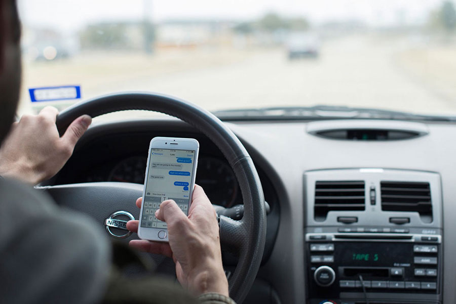 جریمه 100 هزار تومانی برای استفاده از موبایل هنگام رانندگی