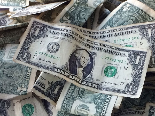 هر دلار امریکا بین 6700 تا 7800 خرید و فروش میشود هر دلار امریکا بین 6700 تا 7800 خرید و فروش میشود