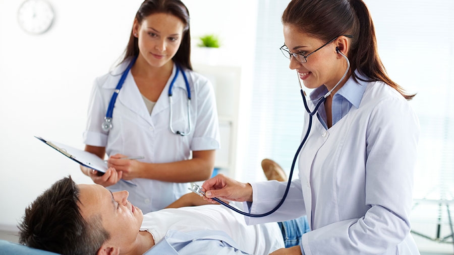 استخدام دستیار پزشک