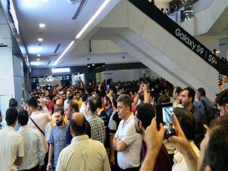 تعطیلی بازار موبایل علاءالدین و چارسو در اعتراض به گرانی نرخ دلار