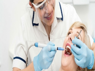 استخدام دندانپزشک
