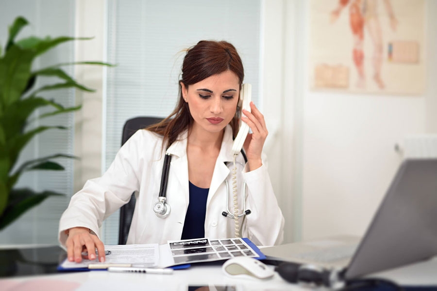 پزشک یا دکتر کیست؟ + تعریف پزشکی