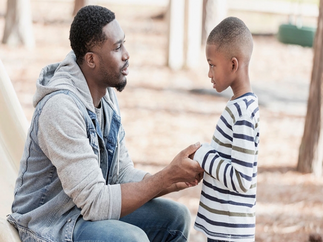 چگونه رفتار کنیم تا فرزندمان به حرف ما گوش کند