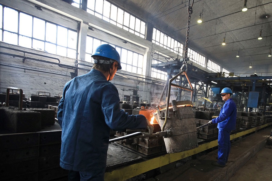 استخدام قالب ساز