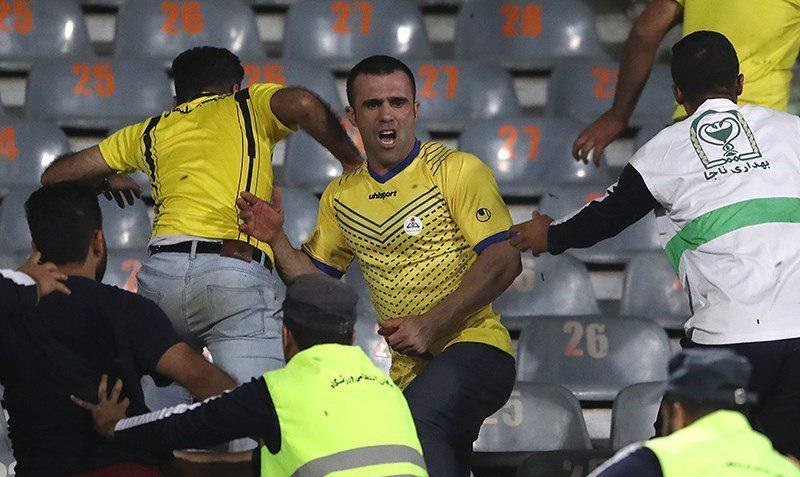 ورود اسلحه سرد به استادیوم آزادی ، آزاد! ورود اسلحه سرد به استادیوم آزادی ، آزاد!