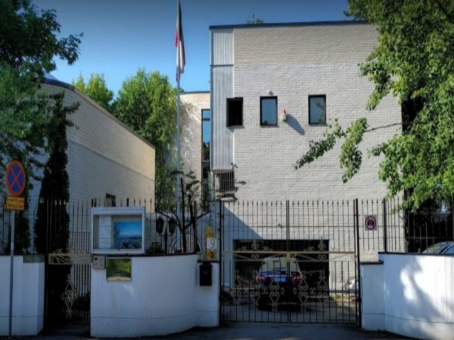 تعرض به سفارت ایران در فنلاند/ آشوبگران پرچم ایران را آتش زدند