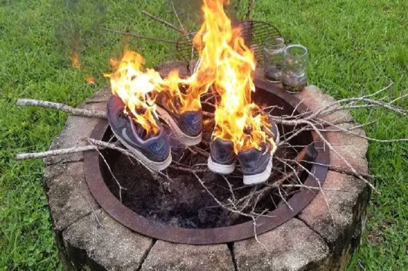 در آمریکا وسایل نایکی را آتش می‌زنند!