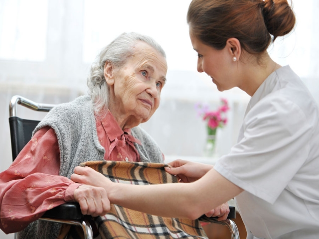 استخدام نگهدار سالمند و کودک استخدام نگهدار سالمند و کودک