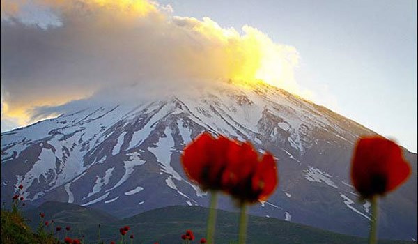 معاون مؤسسه ژئوفیزیک دانشگاه تهران: فعالیت‌های آتشفشان دماوند طبیعی است.