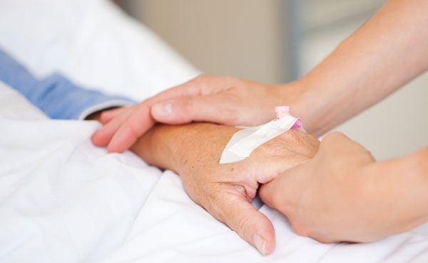 فراخوان فوری برای کمک به تامین هزینه درمان جوان مبتلا به سرطان