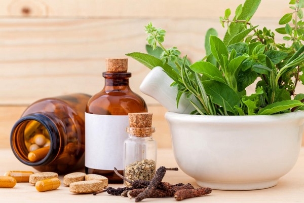عرقیات گیاهی سنتی و پرخاصیت