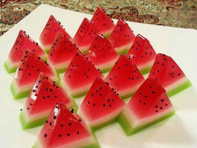 طرز تهیه ژله هندوانه طرز تهیه ژله هندوانه