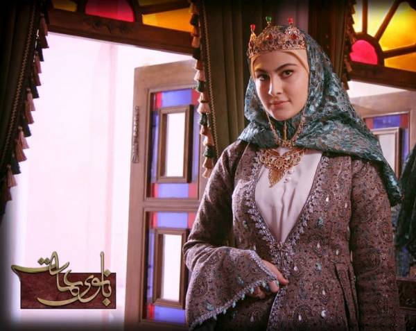 یک سریال موفق : بانوی عمارت ( نقد و تصاویر بازیگران )