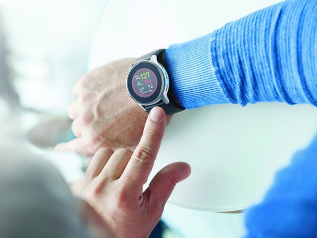 اولین ساعت مچی هوشمند جهان که فشار خون را اندازه‌گیری می‌کند