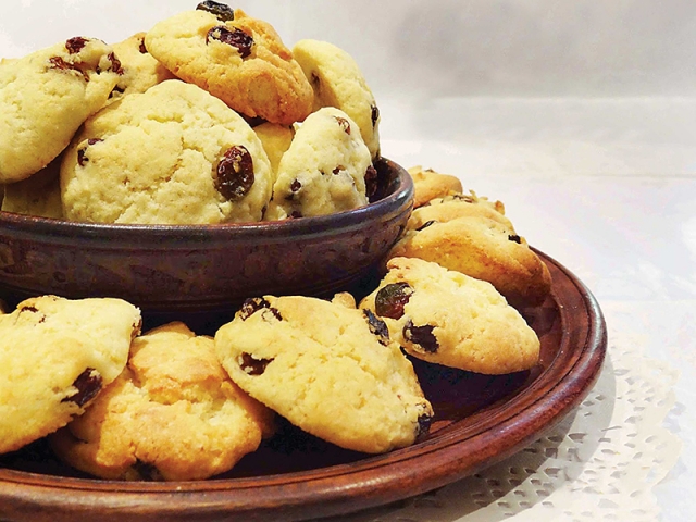طرز تهیه شیرینی کشمشی مخصوص عید نوروز طرز تهیه شیرینی کشمشی مخصوص عید نوروز