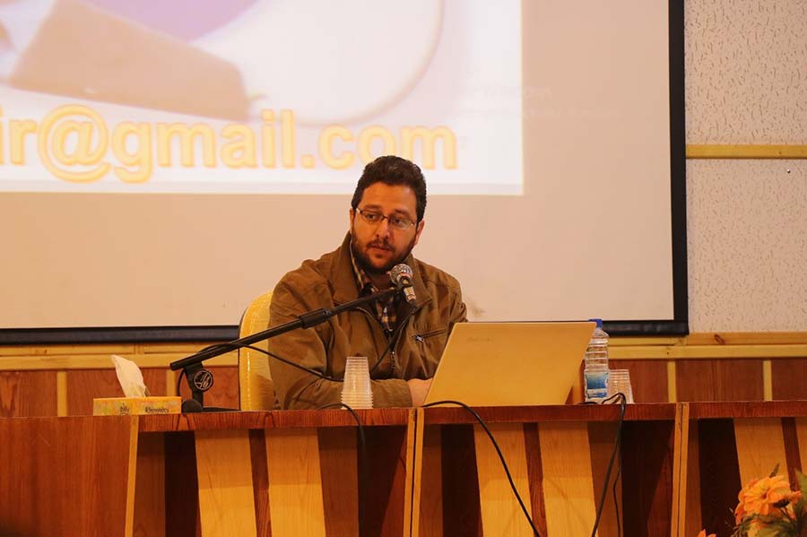 بشیر حسینی در دانشگاه