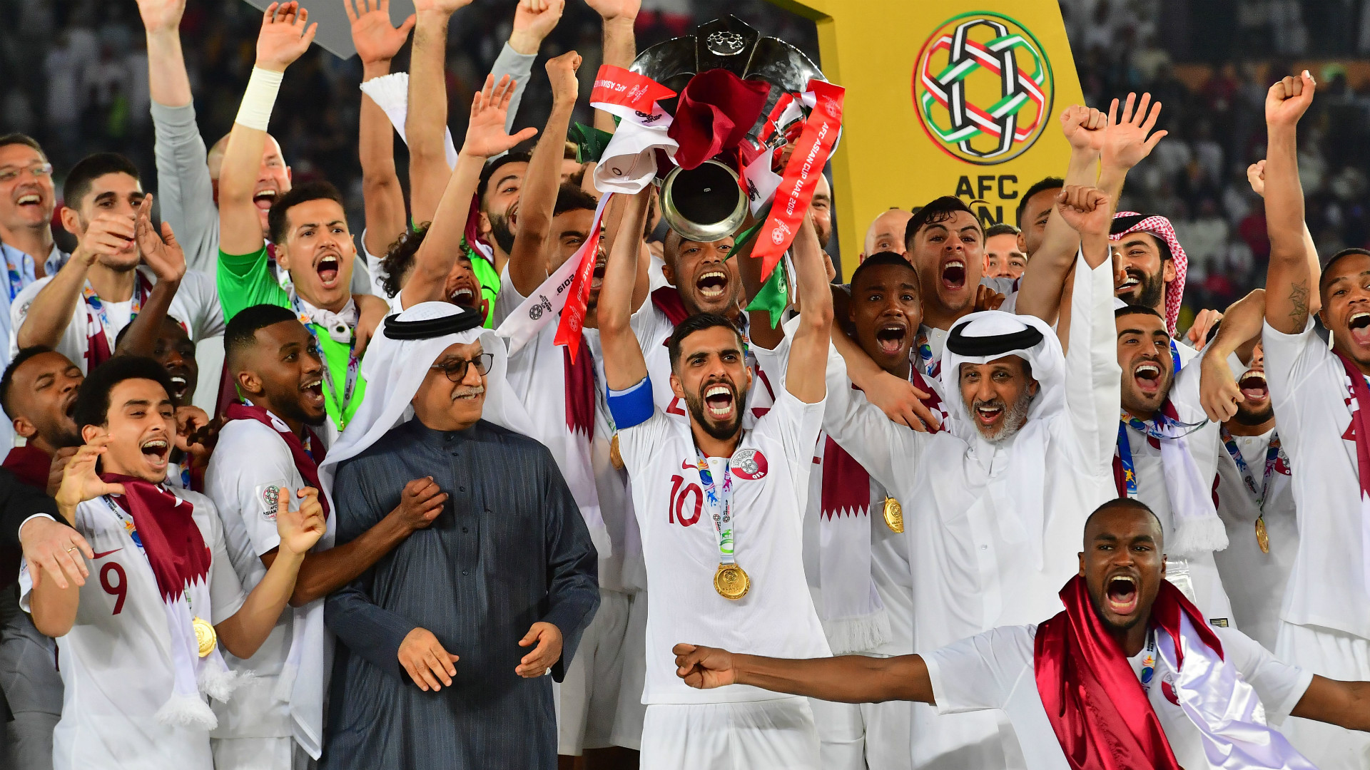 بازداشت هوادار اماراتی تیم ملی قطر در پی حمایت این تیم !