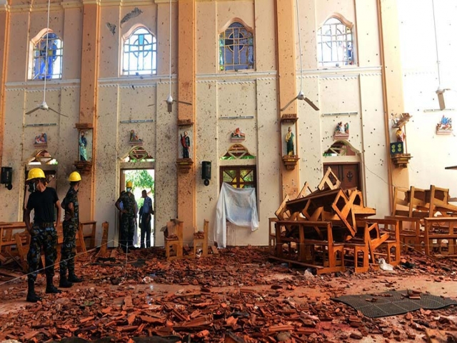 ممنوعیت حضور کاتولیک‌ ها در کلیسا و پوشش صورت زنان مسلمان در سریلانکا