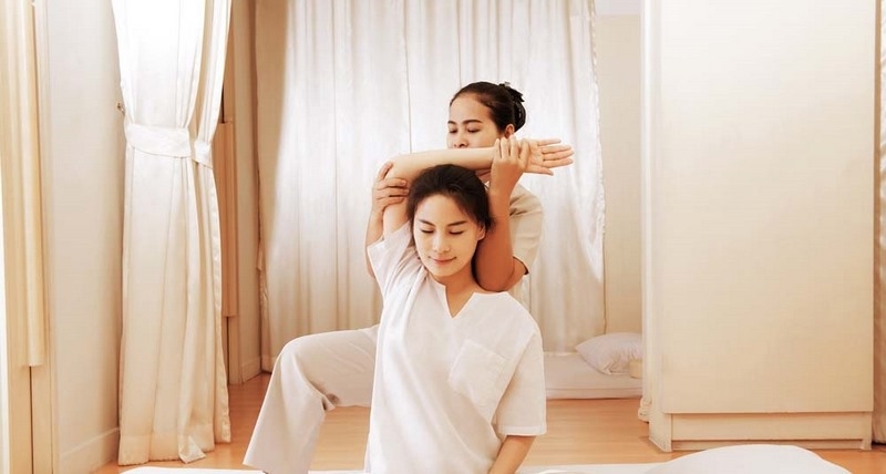 فواید ماساژ تای (ماساژ تایلندی)