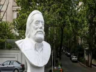 سردیس جمشید مشایخی اصلاح می‌شود